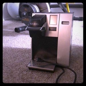 KEURIG W/ COFFEE HOLDER